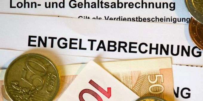 Viele Arbeitnehmer in Deutschland sollten im neuen Jahr mehr Geld in der Tasche haben. Foto: Arno Burgi/dpa-Zentralbild/dpa Viele Arbeitnehmer in Deutschland sollten im neuen Jahr mehr Geld in der Tasche haben. Foto: Arno Burgi/dpa-Zentralbild/dpa