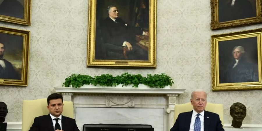 US-Präsident Biden (r.) und Ukraines Präsident Selenskyj