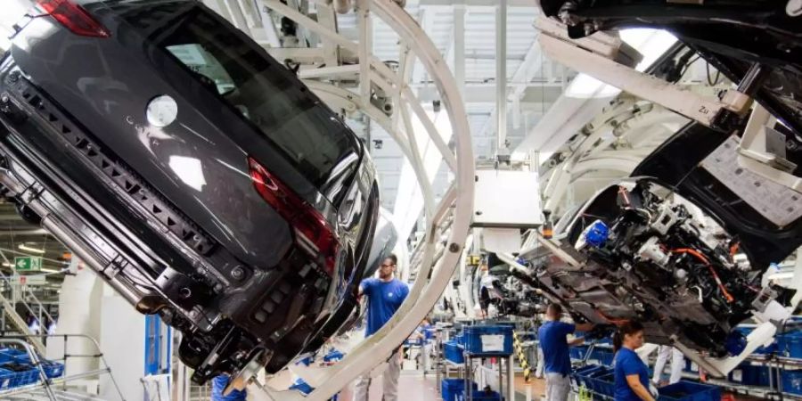 VDIK: Chipmangel lässt den deutschen Automarkt einbrechen. Foto: Julian Stratenschulte/dpa