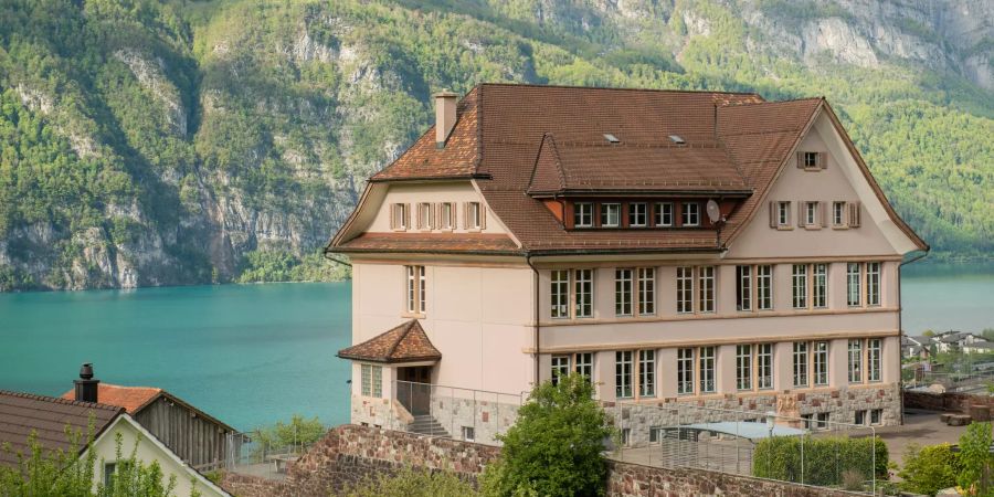 Das Primarschulhaus Quarten im Kanton St. Gallen.