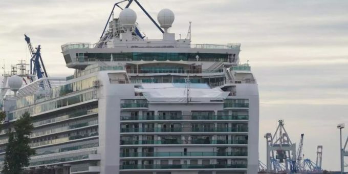 Ein Kreuzfahrtschiff in einem Trockendock der Werft Blohm+Voss im Hamburger Hafen. Foto: Marcus Brandt/dpa Ein Kreuzfahrtschiff in einem Trockendock der Werft Blohm+Voss im Hamburger Hafen. Foto: Marcus Brandt/dpa