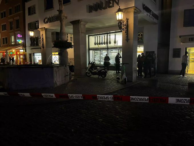Dieses Juweliergeschäft wurde offenbar überfallen. Juwelier Stadelhofen