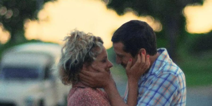 Verle Baetens als Claire Jarjeau und Guillaume Canet als Pierre Jarjeau in einer Szene des Films «Das Land meines Vaters». Foto: Nord-Ouest Films/Weltkino/dpa