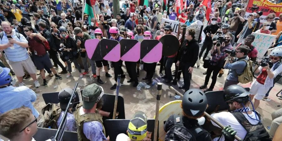 Neonazis und Gegendemonstranten in Charlottesville