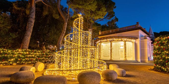 Im Advent putzt sich die kroatische Küstenstadt Opatija heraus: Tausende von Lichtern, geschmückte Strassen und Plätze sorgen dann für gemütliche Winterstimmung. Beleuchtete Gebäude
