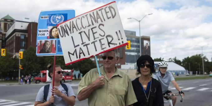 Impfgegner protestieren vor einem Spital in Ottawa COronavirus