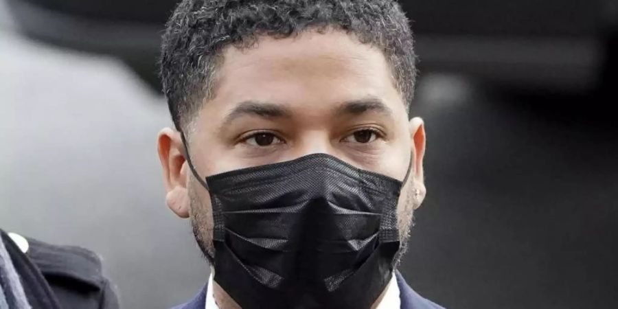 Der Schauspieler Jussie Smollett trifft im Leighton Criminal Courthouse zur Auswahl der Geschworenen für seinen Prozess in Chicago ein. (Archivbild). Foto: Charles Rex Arbogast/AP/dpa