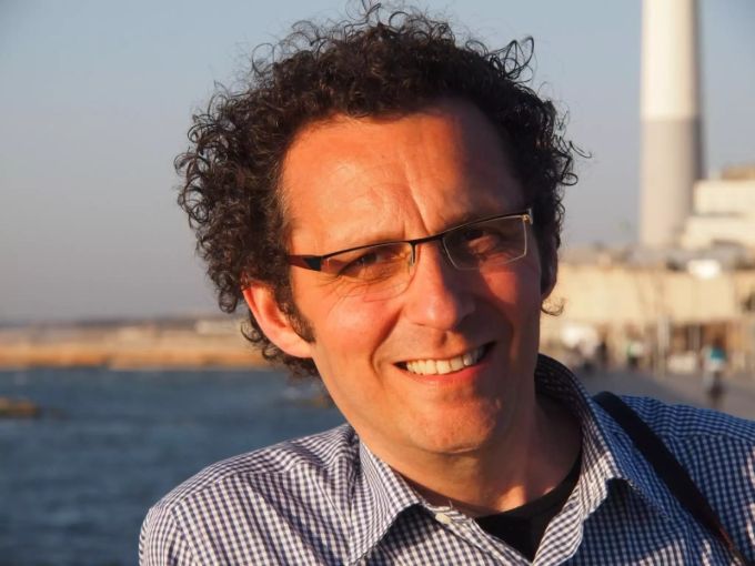 Samuel Althof kennt sich mit Radikalisierung und Extremismus bestens aus. Samuel Althof Extremismus