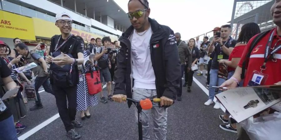 Will umweltbewusster leben: Formel-1-Weltmeister Lewis Hamilton. Foto: Toru Hanai/AP/dpa