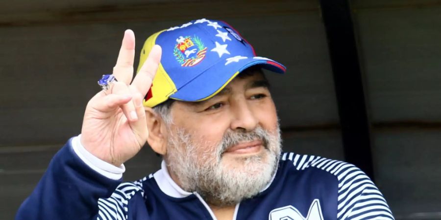 Bleibt doch Trainer des argentinischen Klubs Gimnasia y Esgrima: Diego Armando Maradona