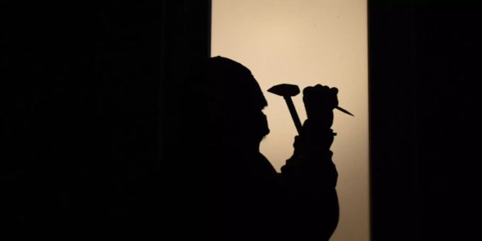 Der angerichtete Schaden beläuft sich auf mehrere hundert Franken. Diebstahl