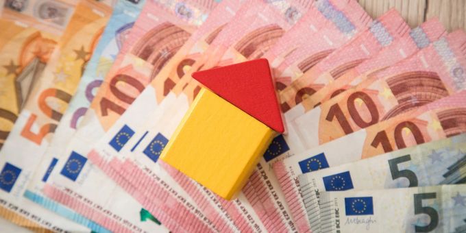 Das Haus endlich abgezahlt? Dann ist es möglich, die Grundschuld im Grundbuch löschen zu lassen. In den wenigsten Fällen aber ist das sinnvoll. Das Haus endlich abgezahlt? Dann ist es möglich, die Grundschuld im Grundbuch löschen zu lassen. In den wenigsten Fällen aber ist das sinnvoll.