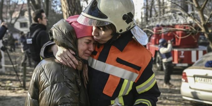 Kiew - Selenskyj wirft Russland «Gefangennahme» von Flüchtlingen aus Mariupol vor