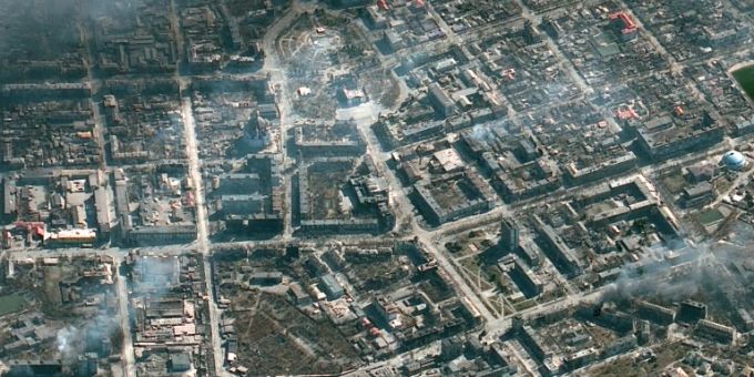Satellitenaufnahme zeigt brennende Gebäude in Mariupol Satellitenaufnahme zeigt brennende Gebäude in Mariupol