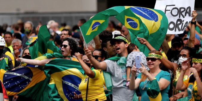 Brasilianer dürfen feiern: Die Millionenmetropole São Paulo hebt den Corona-Notstand auf. (Archivbild) corona