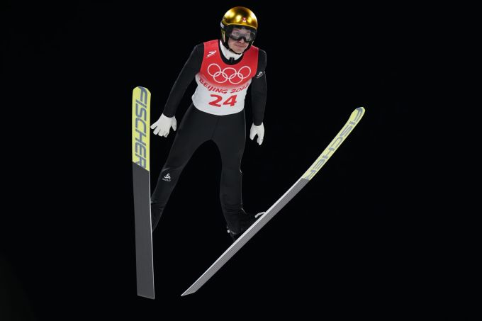 Simon Ammann springt im ersten Durchgang auf 101 Meter. Simon Ammann
