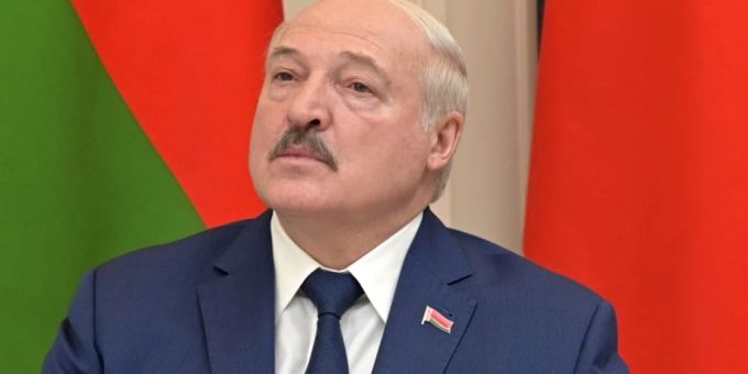 Der belarussische Machthaber Alexander Lukaschenko hat Staatsmedien zufolge am Freitag in Minsk mit Nachdruck eine Beteiligung seines Landes am Krieg gegen die Ukraine bestritten. Foto: Alexei Nikolsky/Pool Sputnik Kremlin/AP/dpa Der belarussische Machthaber Alexander Lukaschenko hat Staatsmedien zufolge am Freitag in Minsk mit Nachdruck eine Beteiligung seines Landes am Krieg gegen die Ukraine bestritten. Foto: Alexei Nikolsky/Pool Sputnik Kremlin/AP/dpa
