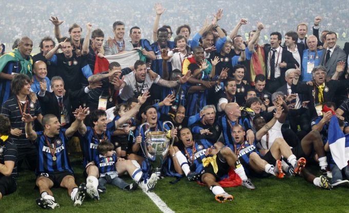 Das Team von Inter Mailand jubelt nach dem Sieg in der Champions League. Inter Mailand 2010