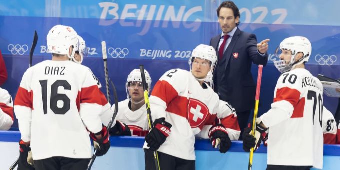 Das Team von Patrick Fischer zeigt sich zum Start von Olympia 2022 auf Augenhöe mit Russland. Olympia 2022