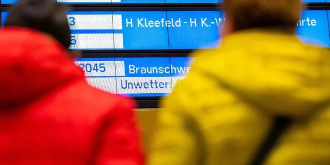 Bei Verspätung oder Zugausfall greifen die allgemeinen Fahrgastrechte. Foto: Moritz Frankenberg/dpa/dpa-tmn Bei Verspätung oder Zugausfall greifen die allgemeinen Fahrgastrechte. Foto: Moritz Frankenberg/dpa/dpa-tmn