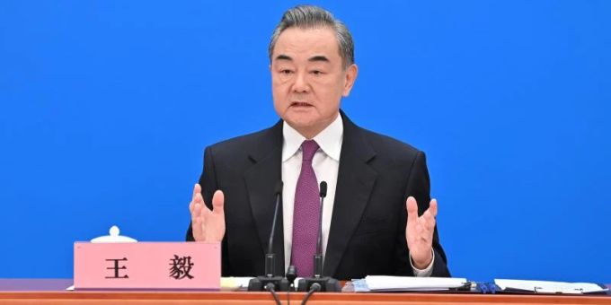 Wang Yi, Aussenminister von China, spricht am Rande der laufenden Jahrestagung des chinesischen Volkskongresses bei einer Pressekonferenz. Foto: Li Xin/Xinhua/dpa Wang Yi, Aussenminister von China, spricht am Rande der laufenden Jahrestagung des chinesischen Volkskongresses bei einer Pressekonferenz. Foto: Li Xin/Xinhua/dpa