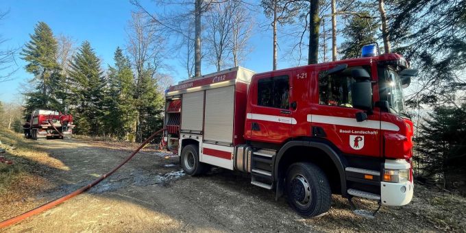 Blauen BL: Brandausbruch im bewaldeten Gelände. Blauen BL