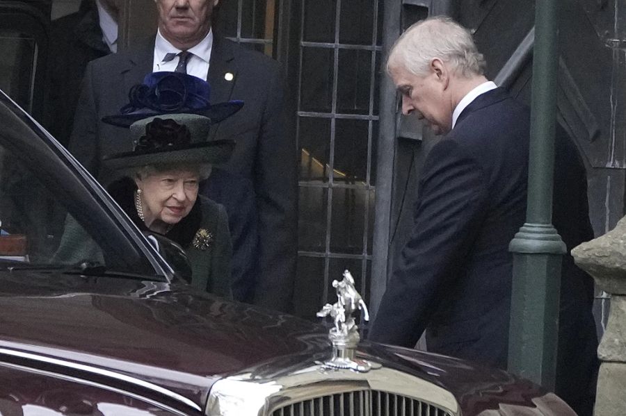 Queen Elizabeth und Sohn Prinz Andrew reisten gemeinsam aus Windsor an.