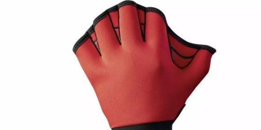 Die Firma Beco Beermann hat den Aqua-Neoprenhandschuh mit den Artikel-Nummern 9634, 9635, 9636 und 9667 zurückgerufen. Foto: Lebensmittelwarnung.de/van Eijken, Frauke/dpa-infocom