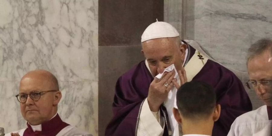 Papst Franziskus sagte eine Veranstaltung in Rom wegen «leichtem Unwohlsein» ab. Foto: Gregorio Borgia/AP/dpa