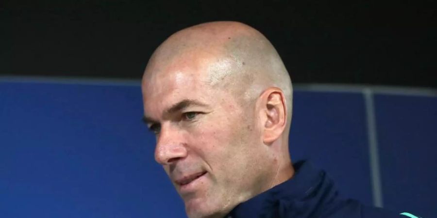 Ist mit Real Madrid momentan nicht in der Spur: Coach Zinedine Zidane. Foto: Manu Fernandez/AP/dpa