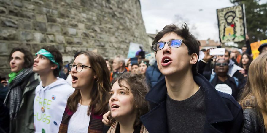 Die Neuenburgerinnen und Neuenburger wollen den Jugendlichen nicht schon ab 16 Jahren das Stimmrecht an der Urne geben. (Symbolbild)