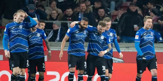 Vorsprung veteidigt: Bielefelds Spieler nach dem Tor zum 1:1. Foto: Sebastian Gollnow/dpa Vorsprung veteidigt: Bielefelds Spieler nach dem Tor zum 1:1. Foto: Sebastian Gollnow/dpa