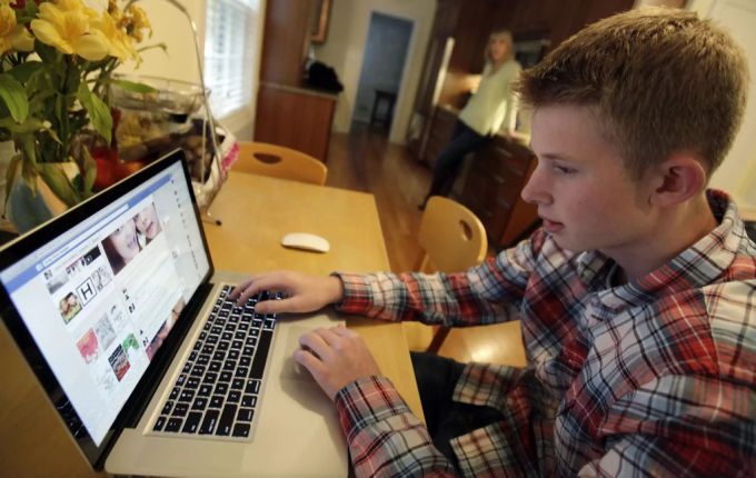 Immer mehr Jugendliche aus den USA mobben sich selbst im Internet. Digital Self-harm
