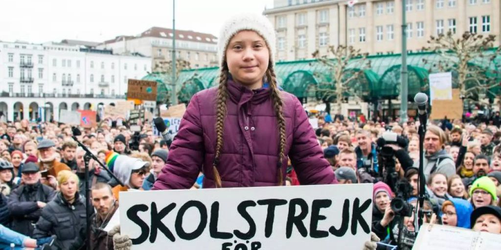 Greta Thunberg kommt zur FridaysforFutureDemo nach