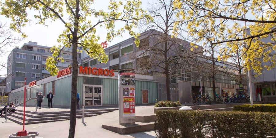 Die Migros am Stadtplatz in Kloten.