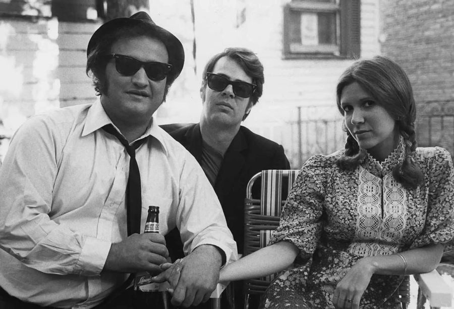 Carrie Fisher hat als Prinzessin Leia in «Star Wars» ihre galaktische Sternstunde erlebt. Im Film «Blues Brothers» spielt sie eine Frau, welche sich mit allen Mitteln an Jake rächen will.