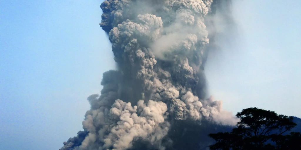 Indonesischer Vulkan spuckt Asche sechs Kilometer hoch