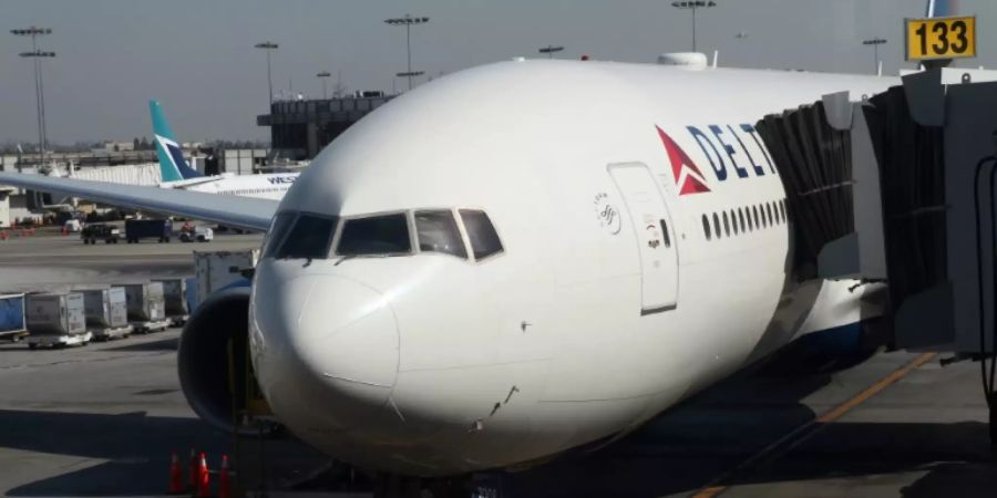 Delta-Maschine am Flughafen von Los Angeles