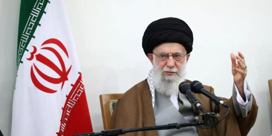 Ayatollah Chamenei will Freitagsgebet leiten