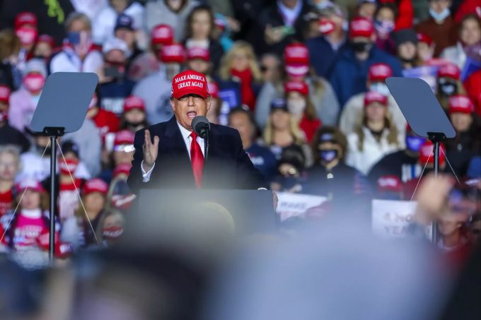 Donald Trump schliesst einen Lockdown trotz erhöhter Corona-Zahlen kategorisch aus. President Trump campaigns in Rome, Georgia