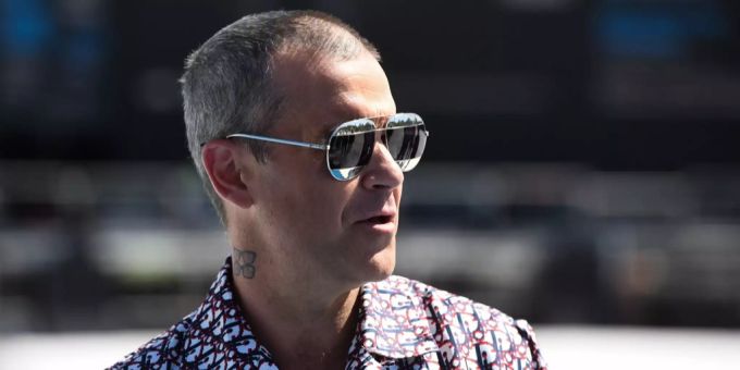 Robbie Williams hat sich in der Karibik mit dem Coronavirus angesteckt. corona robbie williams