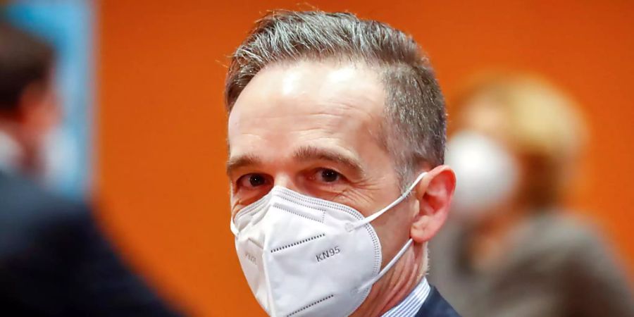ARCHIV - Bundesaussenminister Heiko Maas (SPD) trägt bei der Kabinettssitzung im Bundeskanzleramt eine Maske. Maas hat erneut die Freilassung des Kremlgegners Nawalny und seiner Unterstützer gefordert. Foto: Fabrizio Bensch/Reuters/Pool/dpa