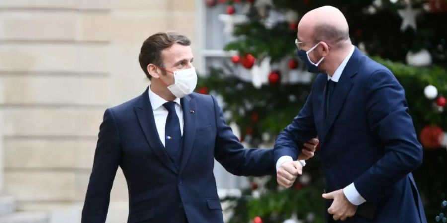 Macron (l.) und Michel