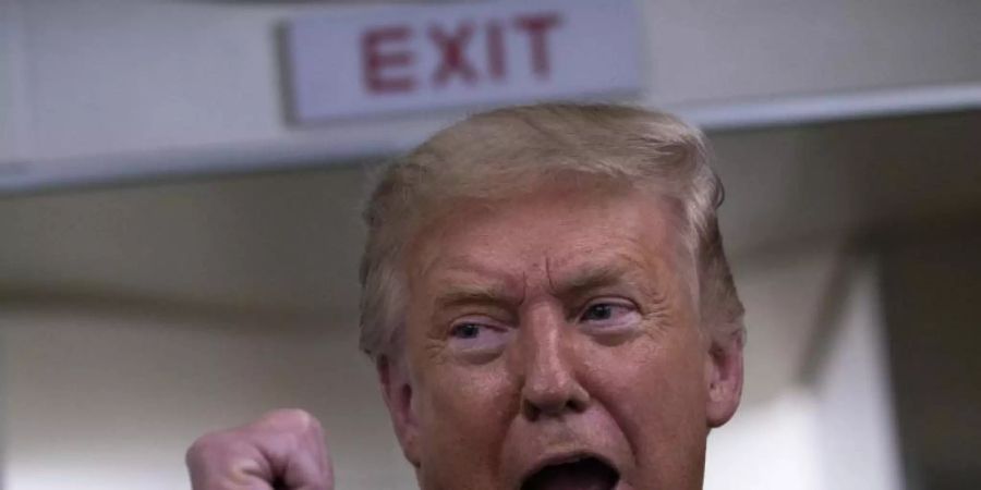 Die Demokraten planen, den abgewählten US-Präsident Donald Trump seines Amtes zu entheben. Foto: Evan Vucci/AP/dpa