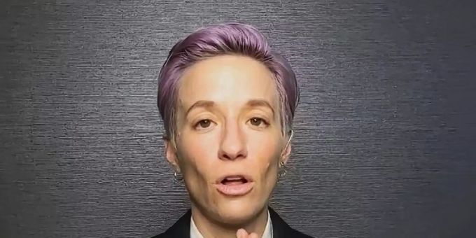Hält die umstrittene Regel 50 des IOC, die politischen Protest verbietet, für falsch: Megan Rapinoe. Foto: Uncredited/Democratic National Convention/AP/dpa Hält die umstrittene Regel 50 des IOC, die politischen Protest verbietet, für falsch: Megan Rapinoe. Foto: Uncredited/Democratic National Convention/AP/dpa