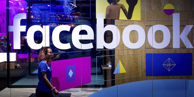 Das Logo der Social Media-Plattform Facebook. facebook