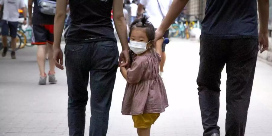 Besorgniserregender Trend in China: «Niemand will noch Kinder haben.». Foto: Mark Schiefelbein/AP/dpa