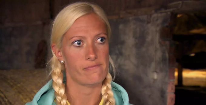 Bio-Bäuerin Denise ist sichtlich betrübt. Denise traurig