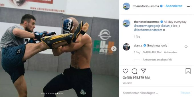 Conor McGregor schützt sich vor einem Kick. Der 32-Jährige bereitet sich auf sein Comeback vor. Conor McGregor