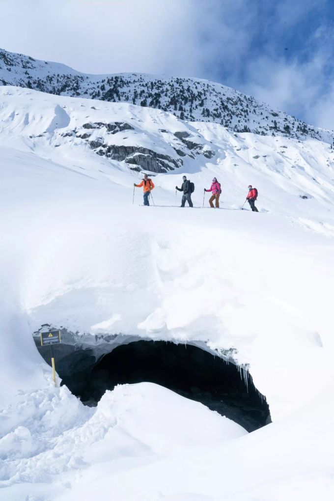 Der Eingang zur Gletschergrotte. Gletschergrotte Pontresina